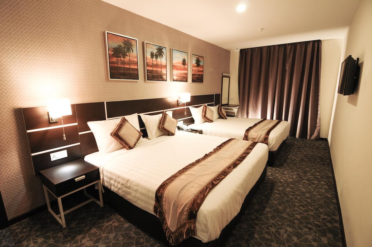 K Garden Hotel Паріт-Бунтар Номер фото