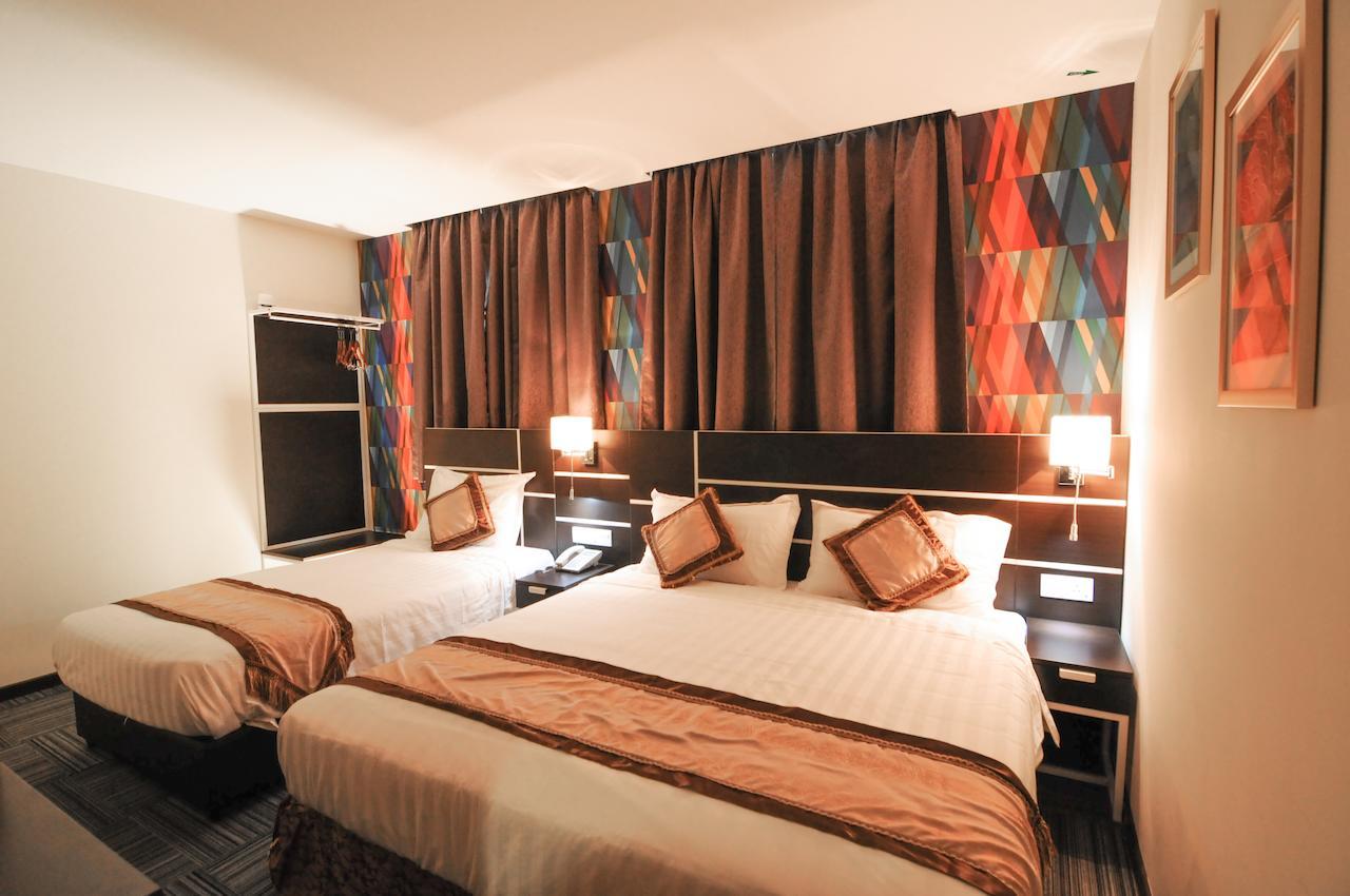 K Garden Hotel Паріт-Бунтар Номер фото
